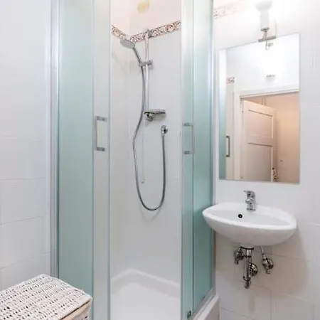 Duomo Deluxe Apartment, *